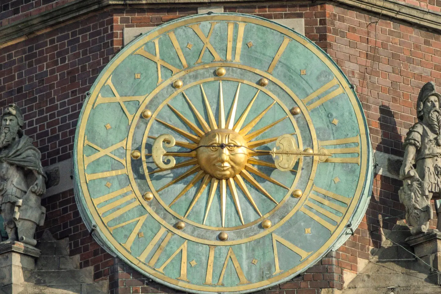 Garden sundials